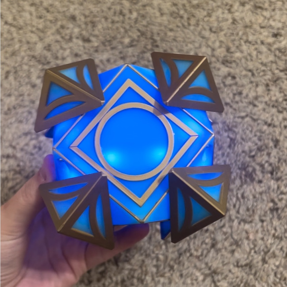 Disney Parks Star Wars Galaxy's Edge Jedi Holocron Original Blue Light Up Decor